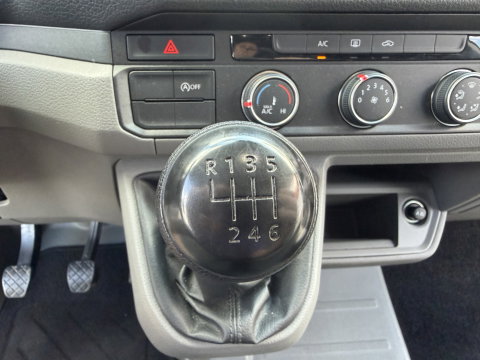 Volkswagen Crafter 35 2.0 TDI 177pk L3H3 ( L2H2 ) Comfortline / vaste prijs rijklaar € 23.950 ex btw / euro 6 / lease vanaf € 391 / dubbele schuifdeur / ramen rondom / airco / cruise / navi / camera !