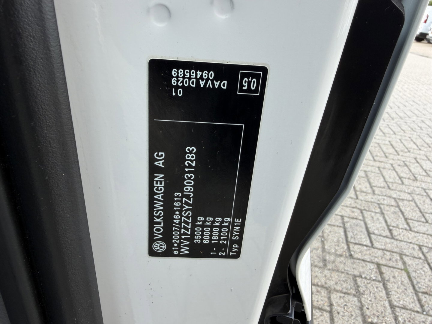 Volkswagen Crafter 35 2.0 TDI 177pk L3H3 ( L2H2 ) Comfortline / vaste prijs rijklaar € 23.950 ex btw / euro 6 / lease vanaf € 391 / dubbele schuifdeur / ramen rondom / airco / cruise / navi / camera !
