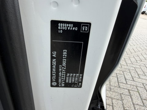 Volkswagen Crafter 35 2.0 TDI 177pk L3H3 ( L2H2 ) Comfortline / vaste prijs rijklaar € 23.950 ex btw / euro 6 / lease vanaf € 391 / dubbele schuifdeur / ramen rondom / airco / cruise / navi / camera !