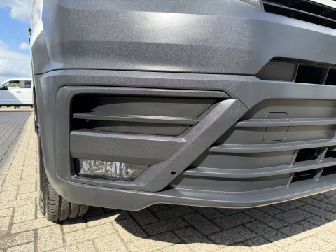 Volkswagen Crafter 35 2.0 TDI 177pk L3H3 ( L2H2 ) Comfortline / vaste prijs rijklaar € 23.950 ex btw / euro 6 / lease vanaf € 391 / dubbele schuifdeur / ramen rondom / airco / cruise / navi / camera !
