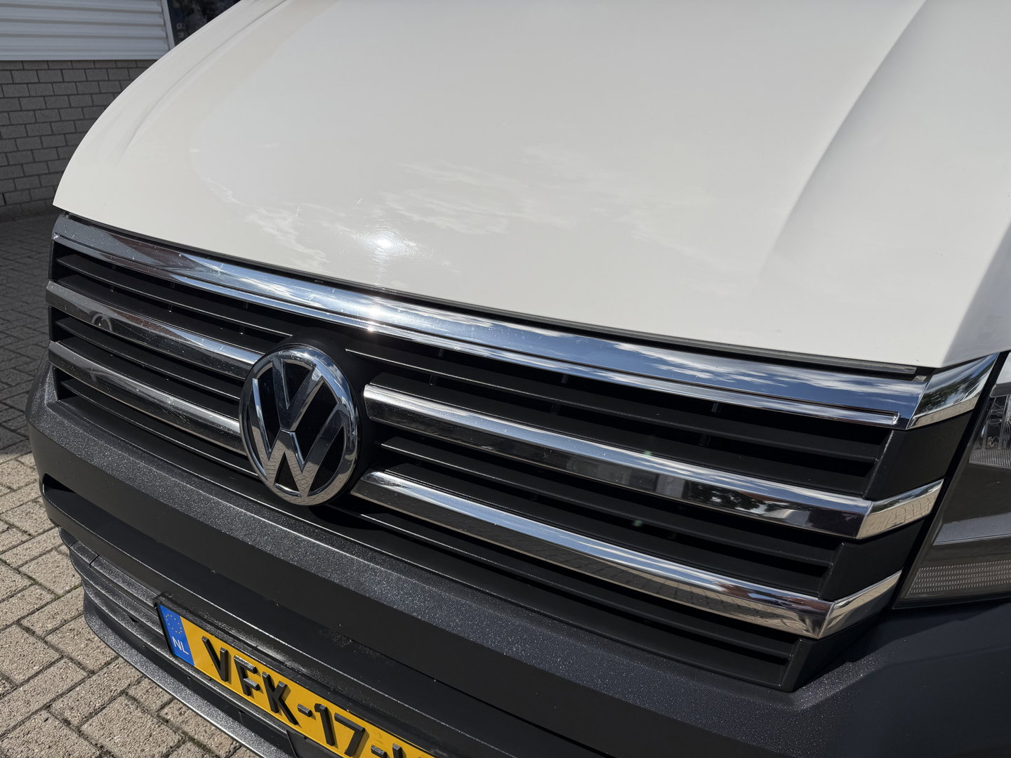 Volkswagen Crafter 35 2.0 TDI 177pk L3H3 ( L2H2 ) Comfortline / vaste prijs rijklaar € 23.950 ex btw / euro 6 / lease vanaf € 391 / dubbele schuifdeur / ramen rondom / airco / cruise / navi / camera !