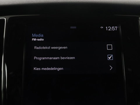 Volvo V60 2.0 B3 Momentum Business | Panoramadak | Cruise control | Stuur/stoel verwarming | Trekhaak | Head-up | Harman/Kardon | Climate control | Camera | Park assist