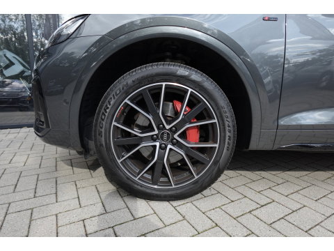 Audi Q5 50 TFSI e S edition PANO 360 KEYLESS