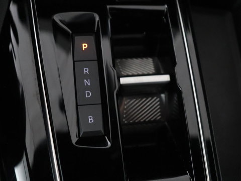 Peugeot 3008 1.6 HYbrid 225 Allure | SOH 97,8% | Half leder | Cruise control | Camera | Park assist | Carplay | Climate control | Full LED