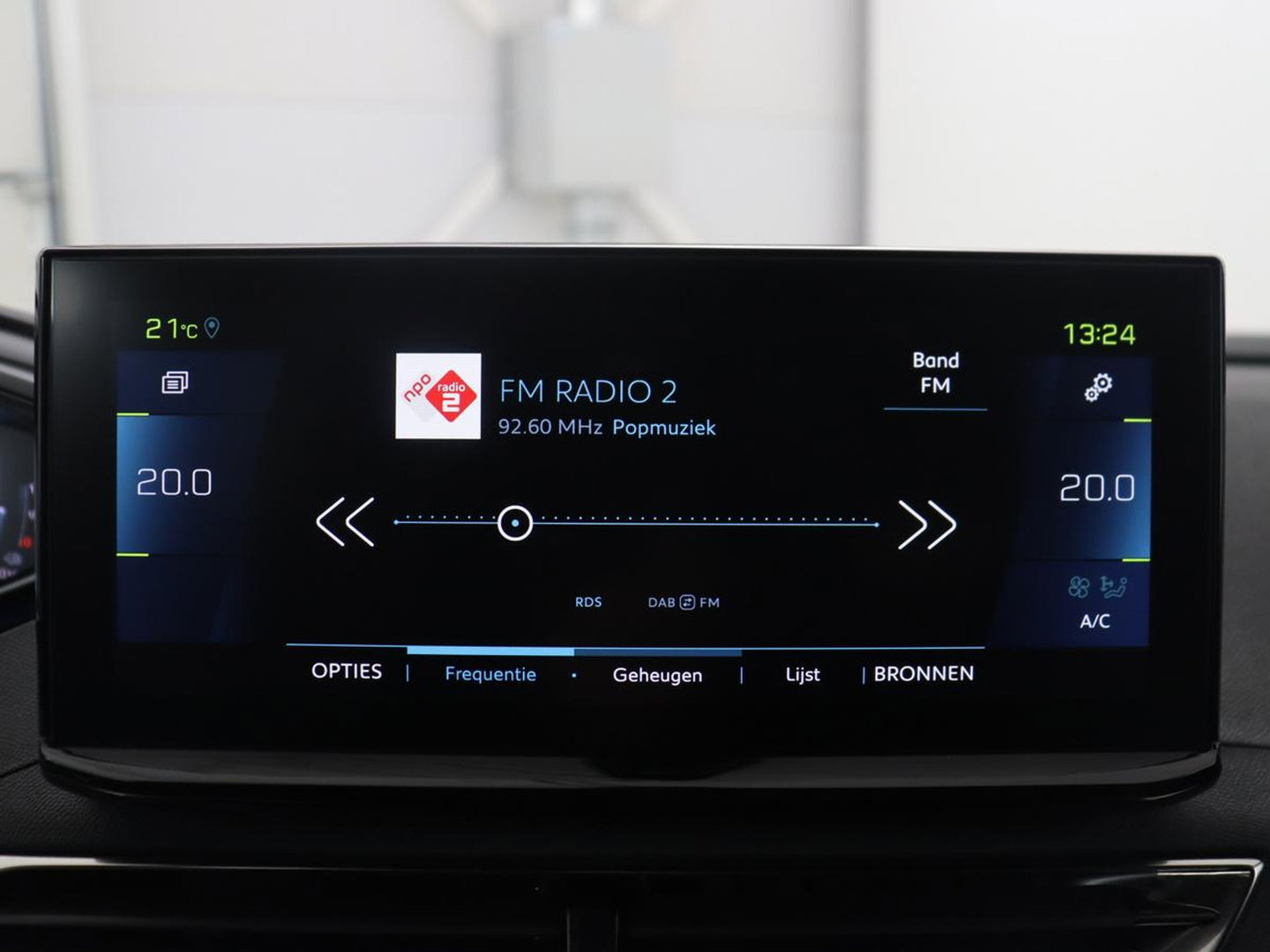Peugeot 3008 1.6 HYbrid 225 Allure | SOH 97,8% | Half leder | Cruise control | Camera | Park assist | Carplay | Climate control | Full LED