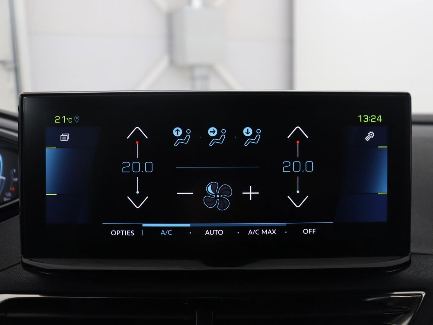 Peugeot 3008 1.6 HYbrid 225 Allure | SOH 97,8% | Half leder | Cruise control | Camera | Park assist | Carplay | Climate control | Full LED