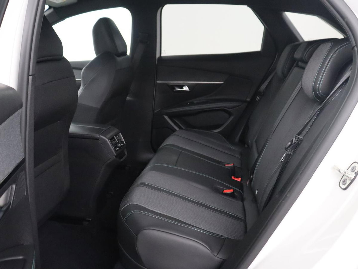 Peugeot 3008 1.6 HYbrid 225 Allure | SOH 97,8% | Half leder | Cruise control | Camera | Park assist | Carplay | Climate control | Full LED