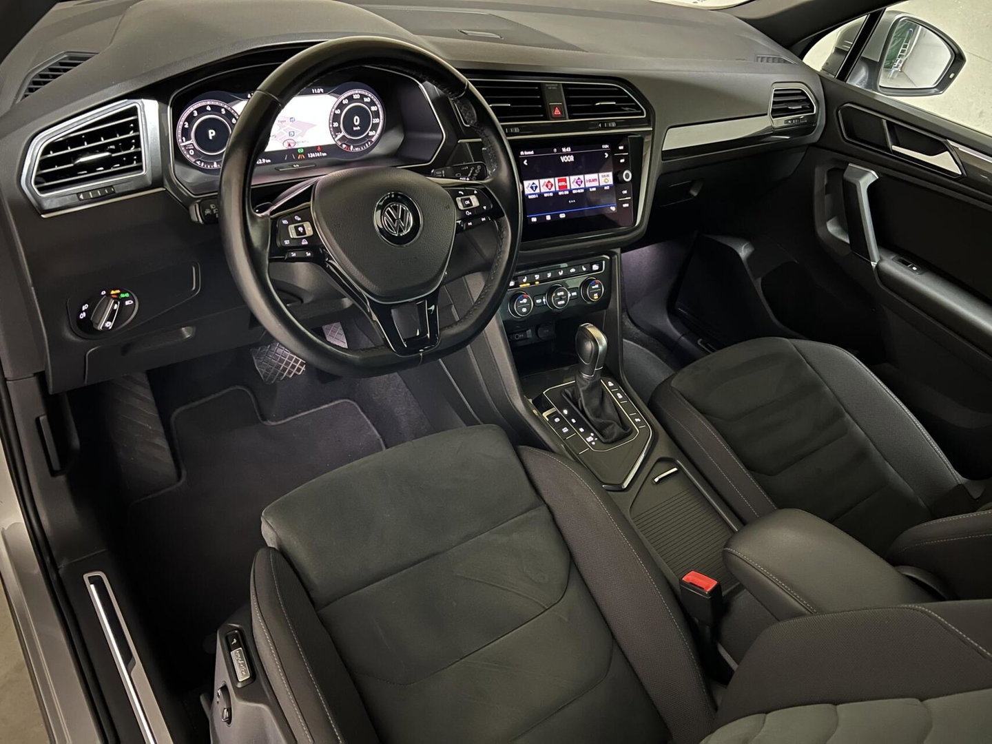 Volkswagen Tiguan 1.5 TSI R-Line Pano Virtual ACC NAP