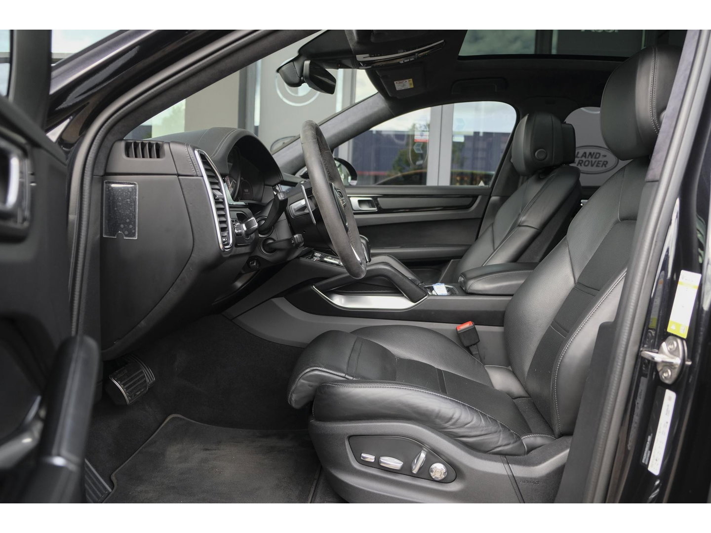 Porsche Cayenne Coupé 4.0 V8 Turbo S 680pk E-Hybrid Panoramadak *SOH 89%* Keramisch *BTW* Massage Trekhaak Stoelkoeling Luchtvering