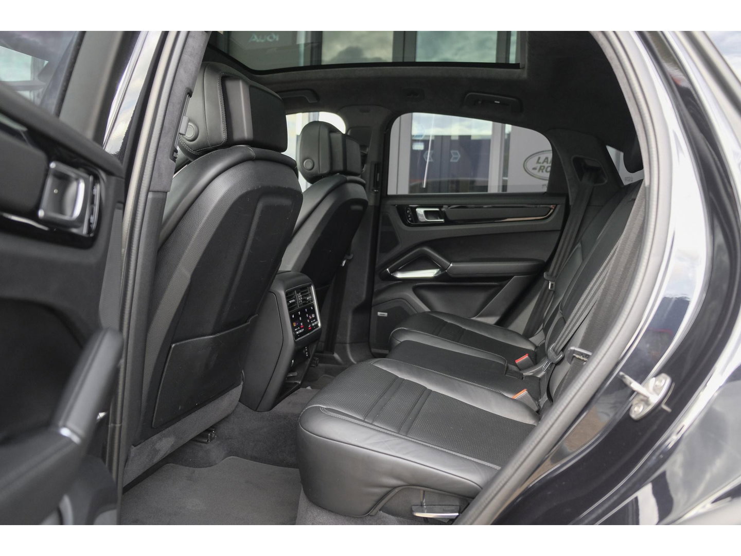 Porsche Cayenne Coupé 4.0 V8 Turbo S 680pk E-Hybrid Panoramadak *SOH 89%* Keramisch *BTW* Massage Trekhaak Stoelkoeling Luchtvering