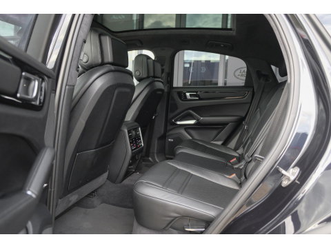 Porsche Cayenne Coupé 4.0 V8 Turbo S 680pk E-Hybrid Panoramadak *SOH 89%* Keramisch *BTW* Massage Trekhaak Stoelkoeling Luchtvering