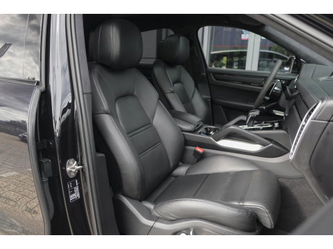 Porsche Cayenne Coupé 4.0 V8 Turbo S 680pk E-Hybrid Panoramadak *SOH 89%* Keramisch *BTW* Massage Trekhaak Stoelkoeling Luchtvering