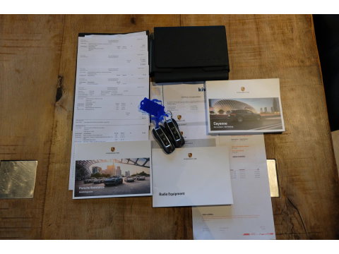 Porsche Cayenne Coupé 4.0 V8 Turbo S 680pk E-Hybrid Panoramadak *SOH 89%* Keramisch *BTW* Massage Trekhaak Stoelkoeling Luchtvering