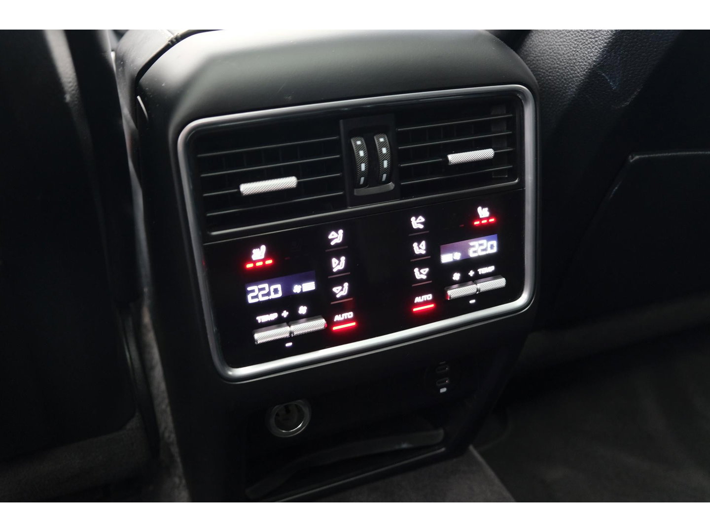 Porsche Cayenne Coupé 4.0 V8 Turbo S 680pk E-Hybrid Panoramadak *SOH 89%* Keramisch *BTW* Massage Trekhaak Stoelkoeling Luchtvering