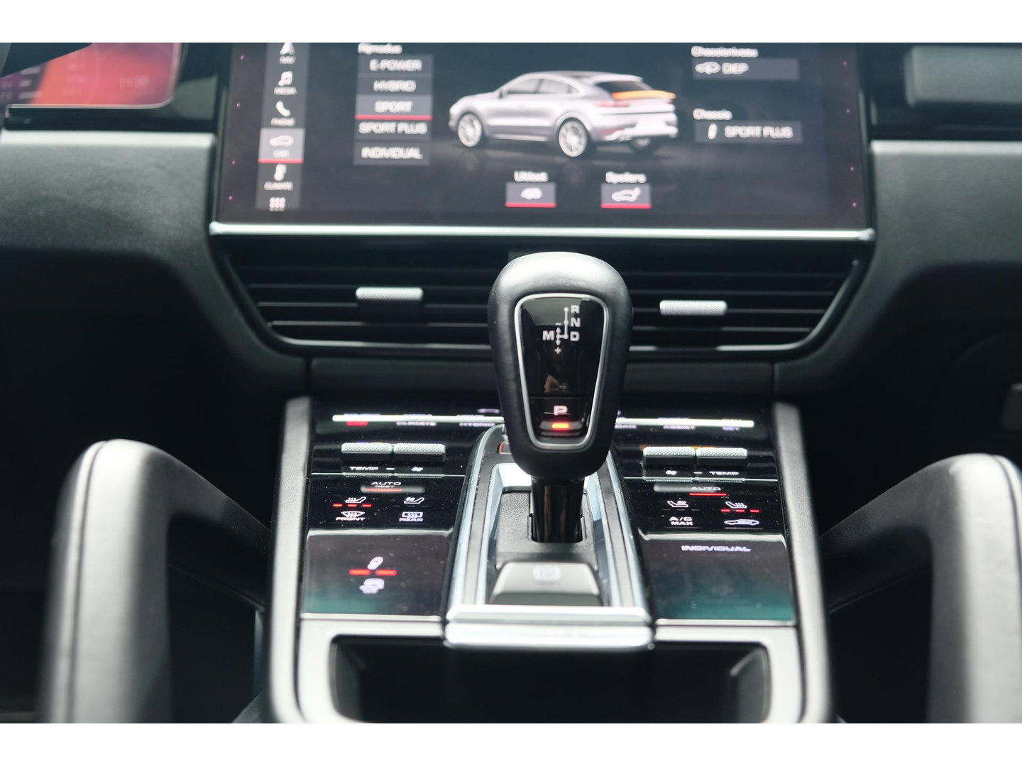 Porsche Cayenne Coupé 4.0 V8 Turbo S 680pk E-Hybrid Panoramadak *SOH 89%* Keramisch *BTW* Massage Trekhaak Stoelkoeling Luchtvering