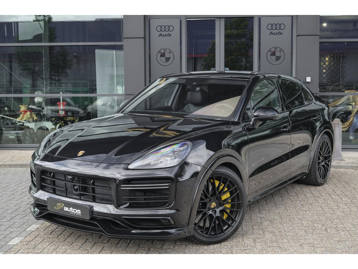 Porsche Cayenne Coupé 4.0 V8 Turbo S 680pk E-Hybrid Panoramadak *SOH 89%* Keramisch *BTW* Massage Trekhaak Stoelkoeling Luchtvering