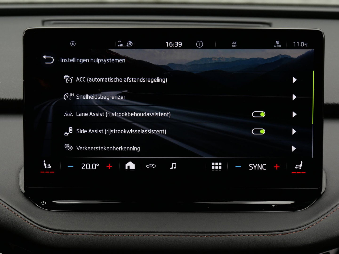 Škoda Enyaq iV 80 LEER/ ADAPTIVE CRUISE/ TREKHAAK/ BLINDSPOT/ ELEKT. STOEL/ SOH 90%