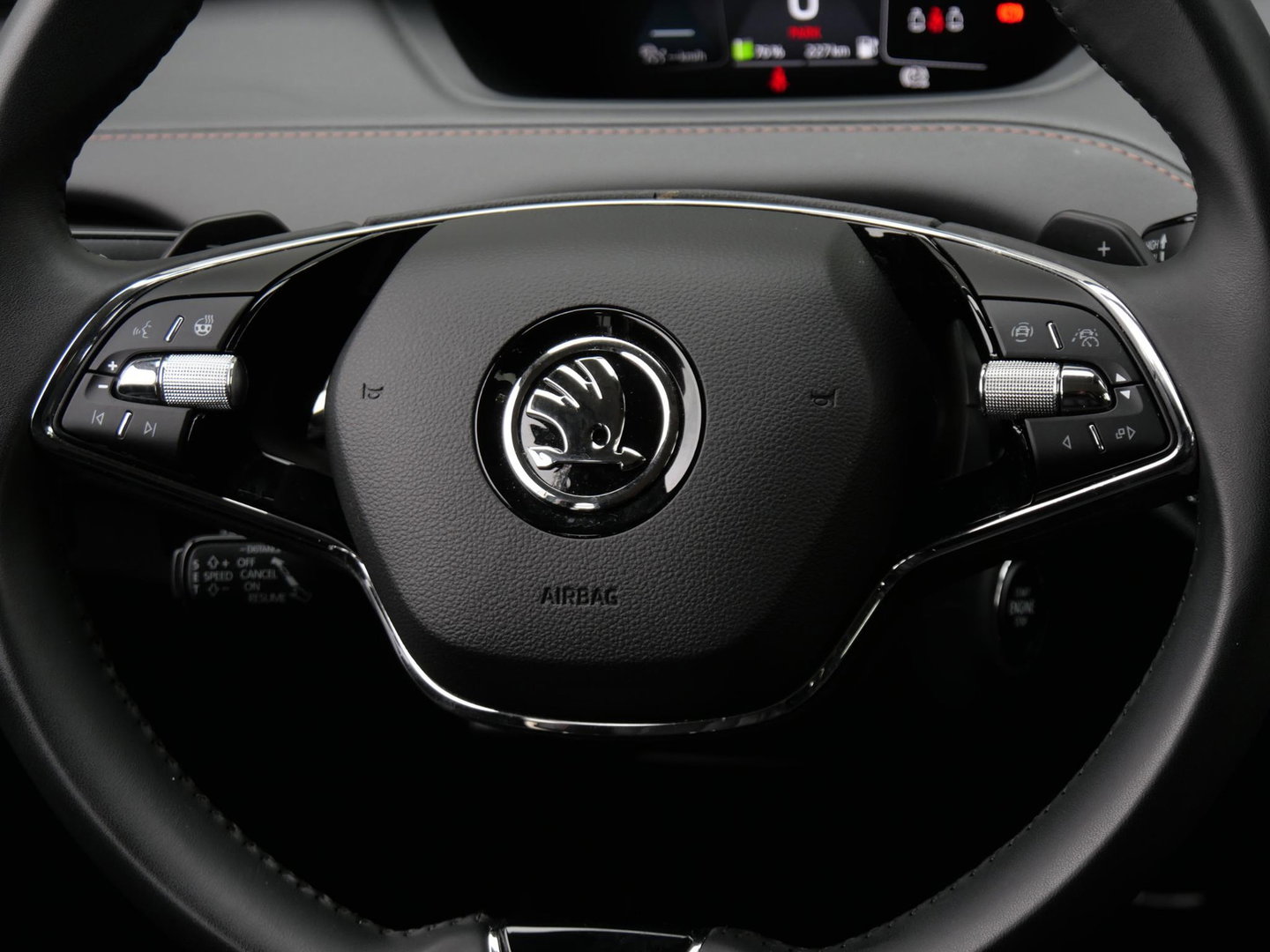 Škoda Enyaq iV 80 LEER/ ADAPTIVE CRUISE/ TREKHAAK/ BLINDSPOT/ ELEKT. STOEL/ SOH 90%