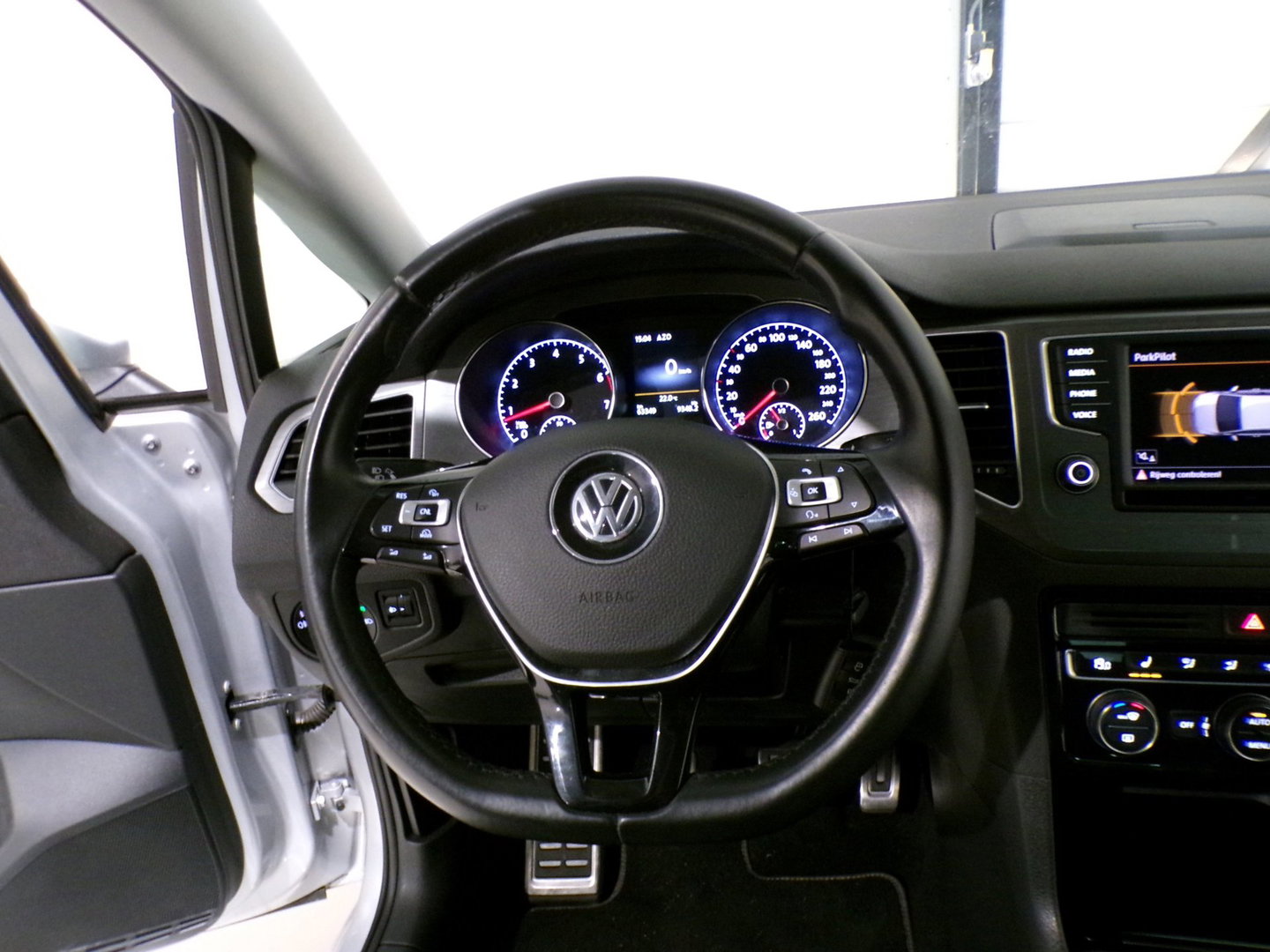 Volkswagen Golf Sportsvan 1.2 TSI 140PK Highline Allstar Stoelverwarming Apple-Carplay Parkeersensoren Navigatie Bluetooth Cruise