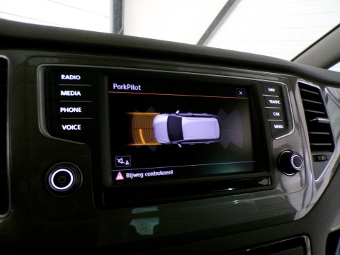 Volkswagen Golf Sportsvan 1.2 TSI 140PK Highline Allstar Stoelverwarming Apple-Carplay Parkeersensoren Navigatie Bluetooth Cruise