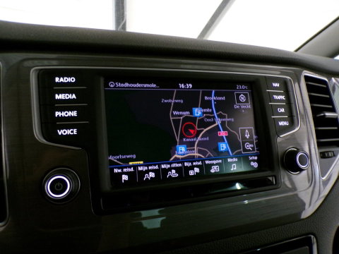 Volkswagen Golf Sportsvan 1.2 TSI 140PK Highline Allstar Stoelverwarming Apple-Carplay Parkeersensoren Navigatie Bluetooth Cruise