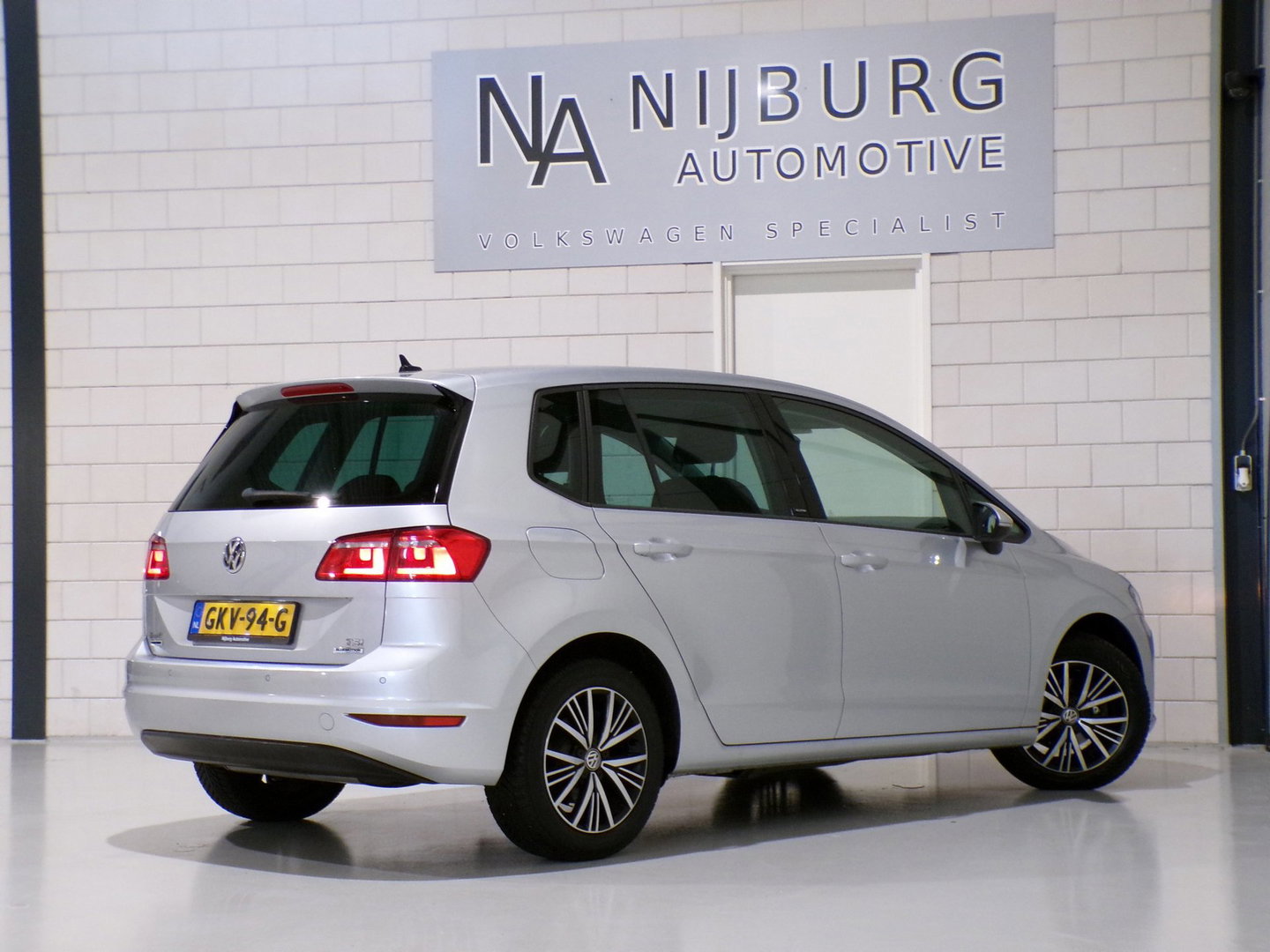 Volkswagen Golf Sportsvan 1.2 TSI 140PK Highline Allstar Stoelverwarming Apple-Carplay Parkeersensoren Navigatie Bluetooth Cruise