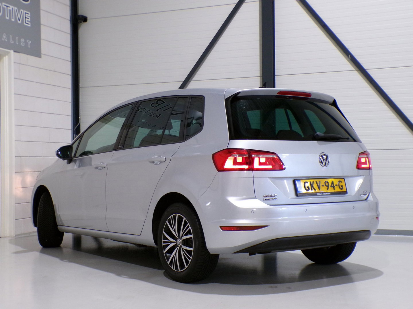 Volkswagen Golf Sportsvan 1.2 TSI 140PK Highline Allstar Stoelverwarming Apple-Carplay Parkeersensoren Navigatie Bluetooth Cruise