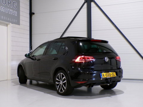 Volkswagen Golf 1.4 TSI ACT Highline "Automaat" Pano Stoelverwarming Trekhaak Xenon-LED Massage-stoel Camera Keyless Parkeersensor