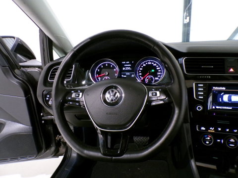 Volkswagen Golf 1.4 TSI ACT Highline "Automaat" Pano Stoelverwarming Trekhaak Xenon-LED Massage-stoel Camera Keyless Parkeersensor