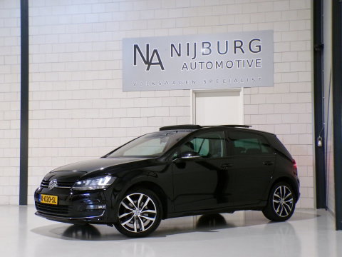 Volkswagen Golf 1.4 TSI ACT Highline "Automaat" Pano Stoelverwarming Trekhaak Xenon-LED Massage-stoel Camera Keyless Parkeersensor