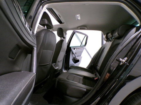 Volkswagen Golf 1.4 TSI ACT Highline "Automaat" Pano Stoelverwarming Trekhaak Xenon-LED Massage-stoel Camera Keyless Parkeersensor