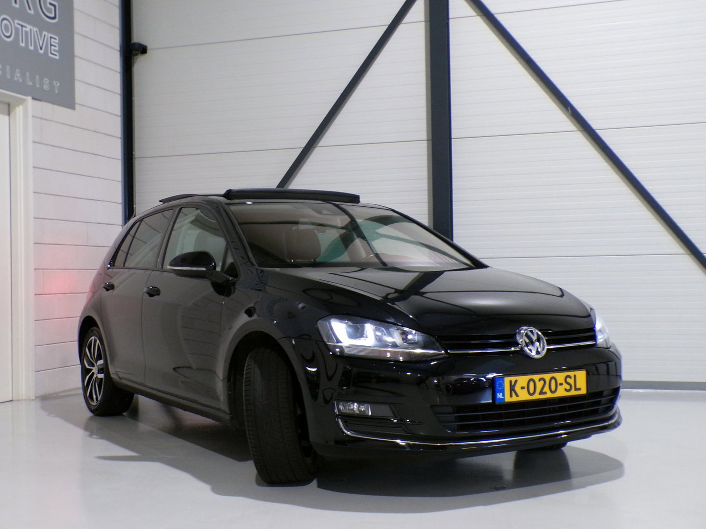 Volkswagen Golf 1.4 TSI ACT Highline "Automaat" Pano Stoelverwarming Trekhaak Xenon-LED Massage-stoel Camera Keyless Parkeersensor