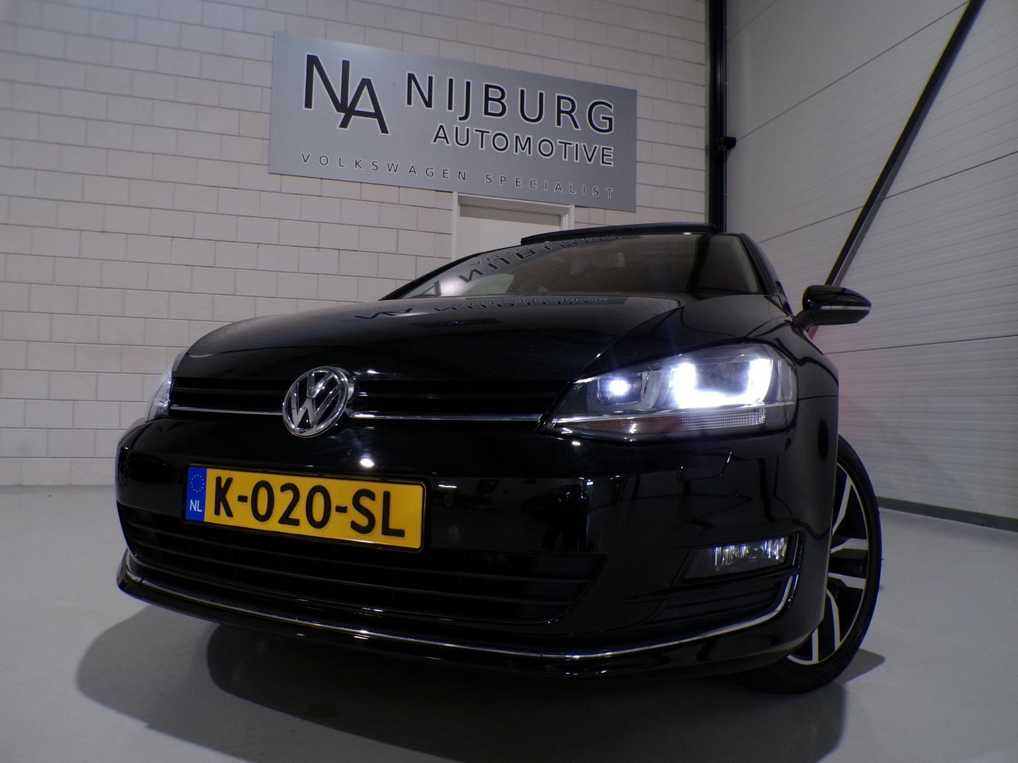 Volkswagen Golf 1.4 TSI ACT Highline "Automaat" Pano Stoelverwarming Trekhaak Xenon-LED Massage-stoel Camera Keyless Parkeersensor