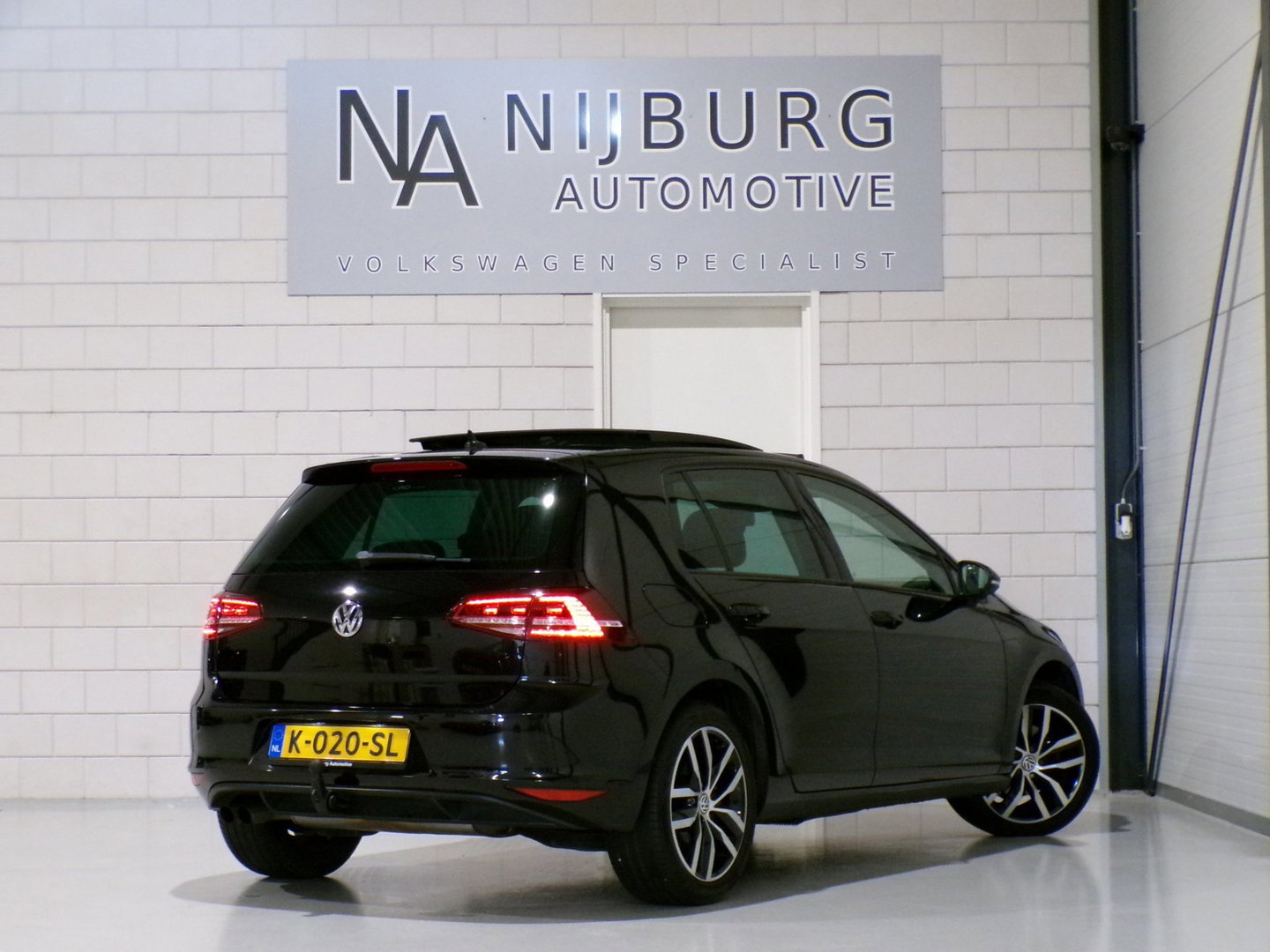 Volkswagen Golf 1.4 TSI ACT Highline "Automaat" Pano Stoelverwarming Trekhaak Xenon-LED Massage-stoel Camera Keyless Parkeersensor