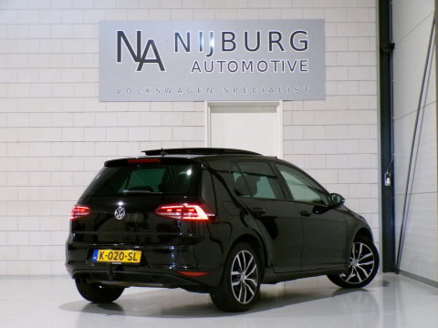 Volkswagen Golf 1.4 TSI ACT Highline "Automaat" Pano Stoelverwarming Trekhaak Xenon-LED Massage-stoel Camera Keyless Parkeersensor