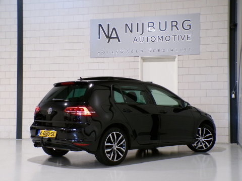 Volkswagen Golf 1.4 TSI ACT Highline "Automaat" Pano Stoelverwarming Trekhaak Xenon-LED Massage-stoel Camera Keyless Parkeersensor