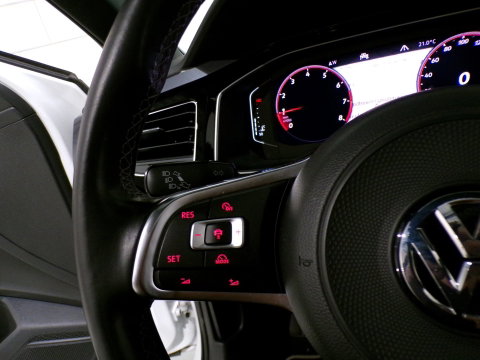Volkswagen Polo 1.0 TSI Highline R-Line "Origineel NL!" 2x R Line Pano Led Virtual Apple-Carplay Parkeersensor Drive-mode Adaptive