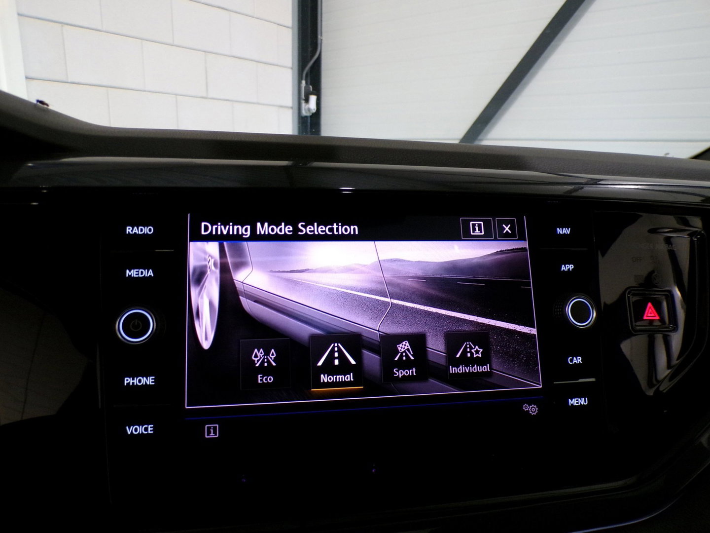 Volkswagen Polo 1.0 TSI Highline R-Line "Origineel NL!" 2x R Line Pano Led Virtual Apple-Carplay Parkeersensor Drive-mode Adaptive
