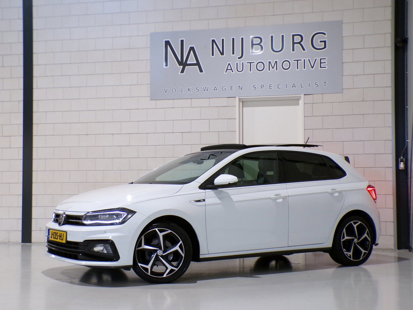 Volkswagen Polo 1.0 TSI Highline R-Line "Origineel NL!" 2x R Line Pano Led Virtual Apple-Carplay Parkeersensor Drive-mode Adaptive