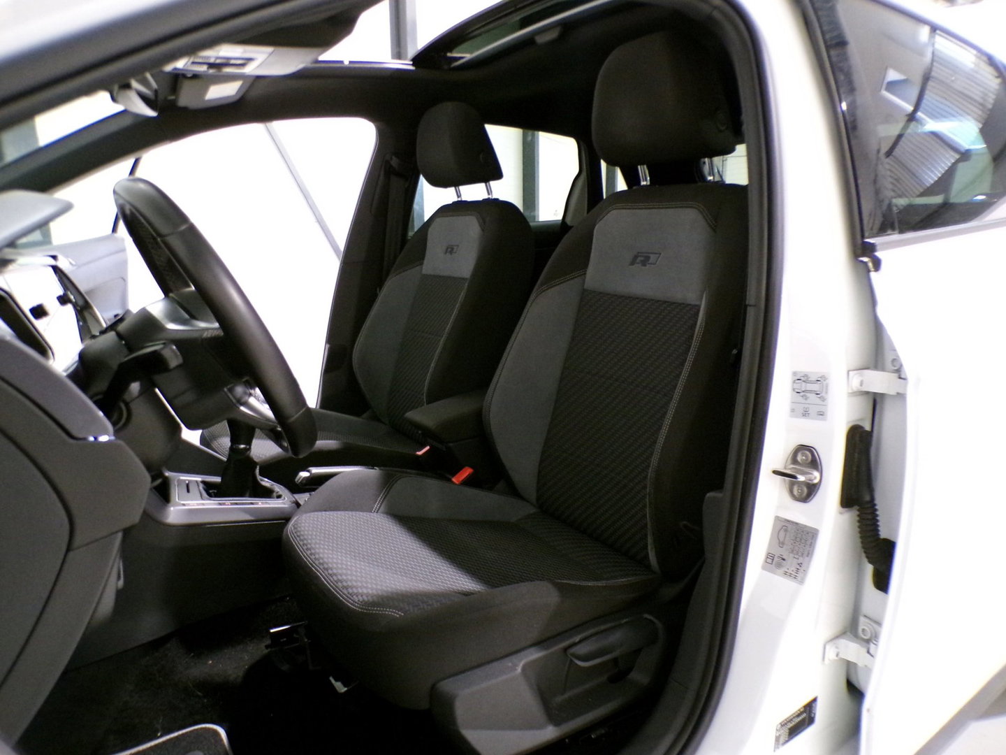 Volkswagen Polo 1.0 TSI Highline R-Line "Origineel NL!" 2x R Line Pano Led Virtual Apple-Carplay Parkeersensor Drive-mode Adaptive