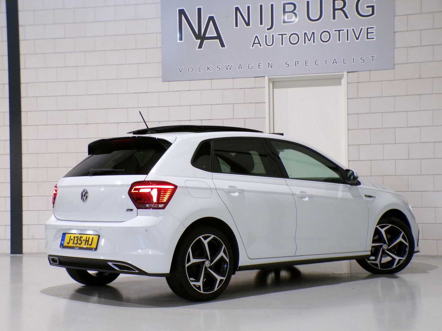 Volkswagen Polo 1.0 TSI Highline R-Line "Origineel NL!" 2x R Line Pano Led Virtual Apple-Carplay Parkeersensor Drive-mode Adaptive