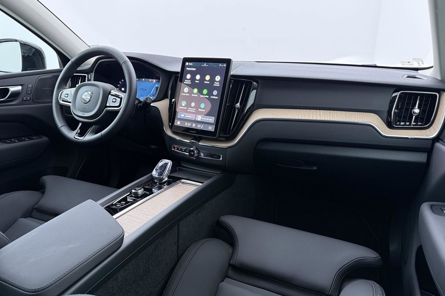 Volvo XC60 T8 Plus Dark | 19 Inch | Harman/Kardon | Memory | 360° Camera | BLIS | Stoel+Stuurverwarming | ACC