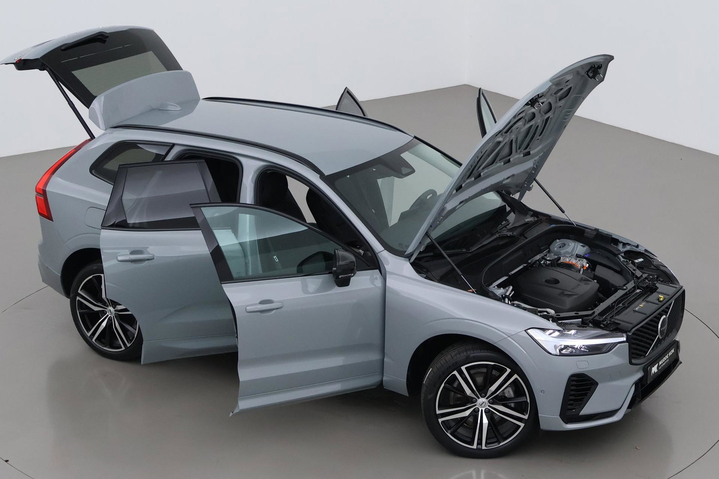 Volvo XC60 T8 Plus Dark | 19 Inch | Harman/Kardon | Memory | 360° Camera | BLIS | Stoel+Stuurverwarming | ACC