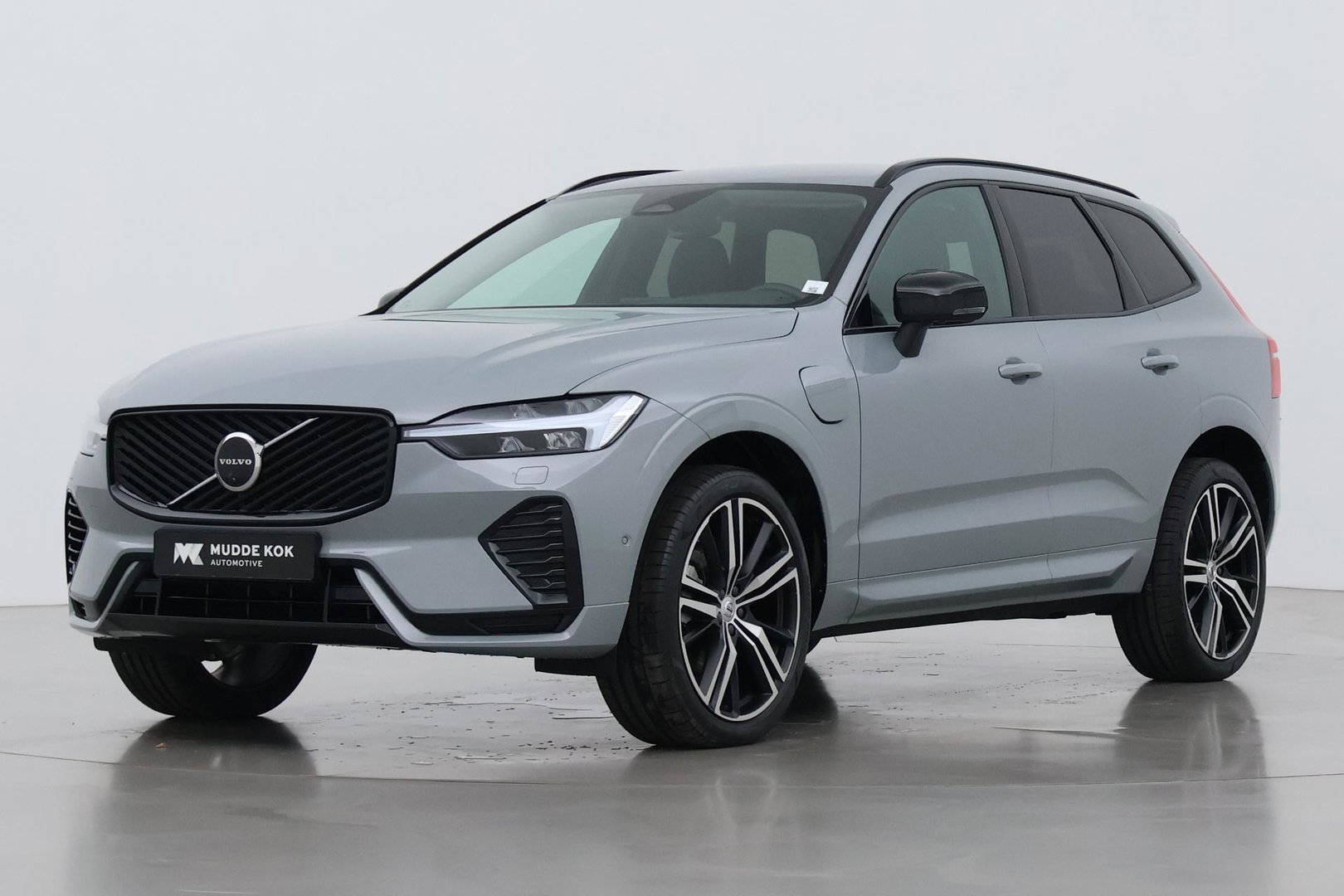 Volvo XC60 T8 Plus Dark | 19 Inch | Harman/Kardon | Memory | 360° Camera | BLIS | Stoel+Stuurverwarming | ACC