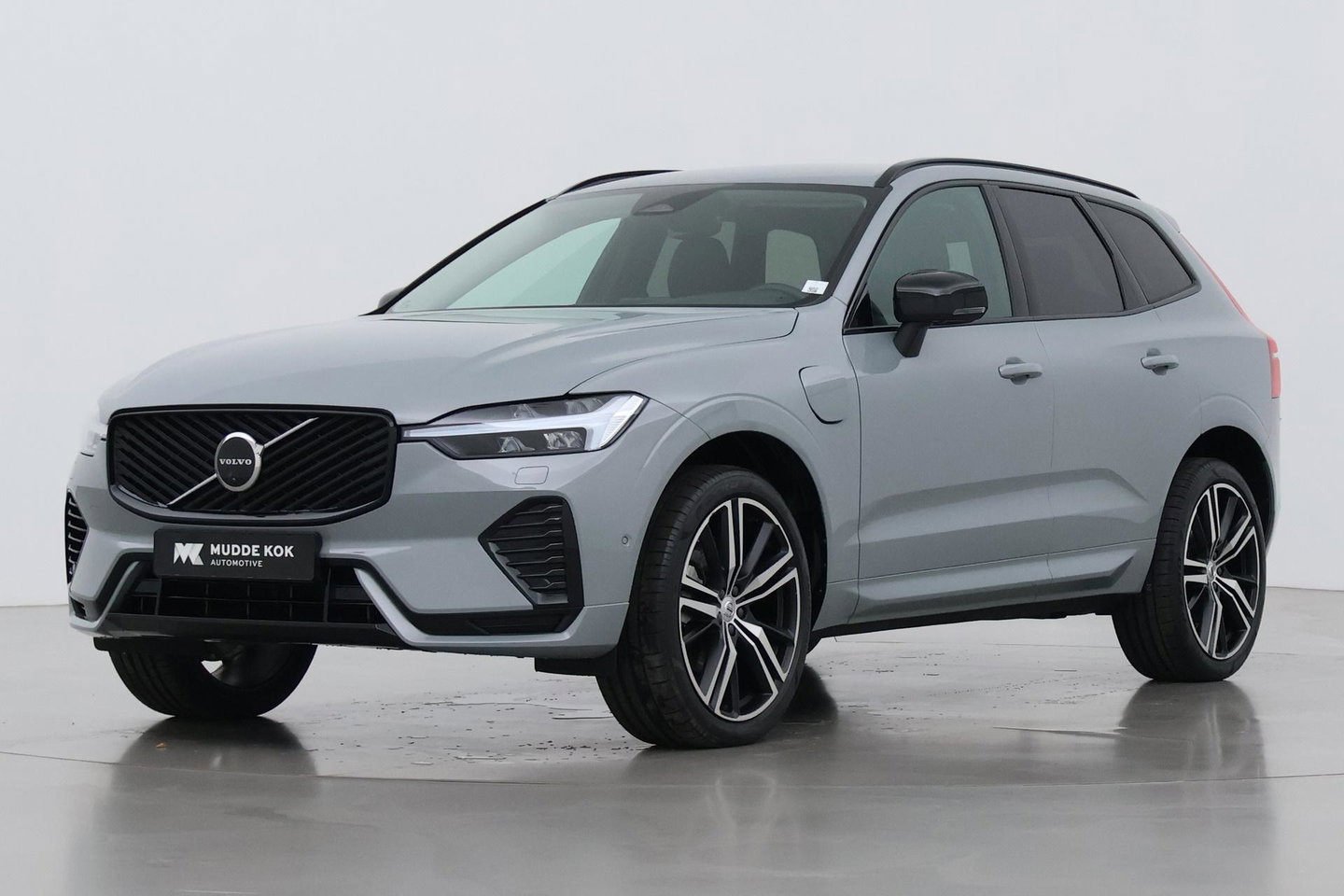 Volvo XC60 T8 Plus Dark | 19 Inch | Harman/Kardon | Memory | 360° Camera | BLIS | Stoel+Stuurverwarming | ACC