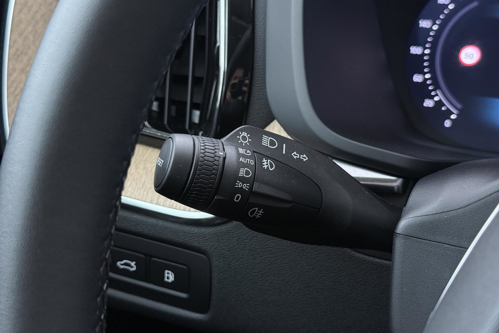 Volvo XC60 T8 Plus Dark | 19 Inch | Harman/Kardon | Memory | 360° Camera | BLIS | Stoel+Stuurverwarming | ACC