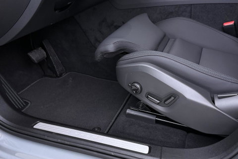 Volvo XC60 T8 Plus Dark | 19 Inch | Harman/Kardon | Memory | 360° Camera | BLIS | Stoel+Stuurverwarming | ACC