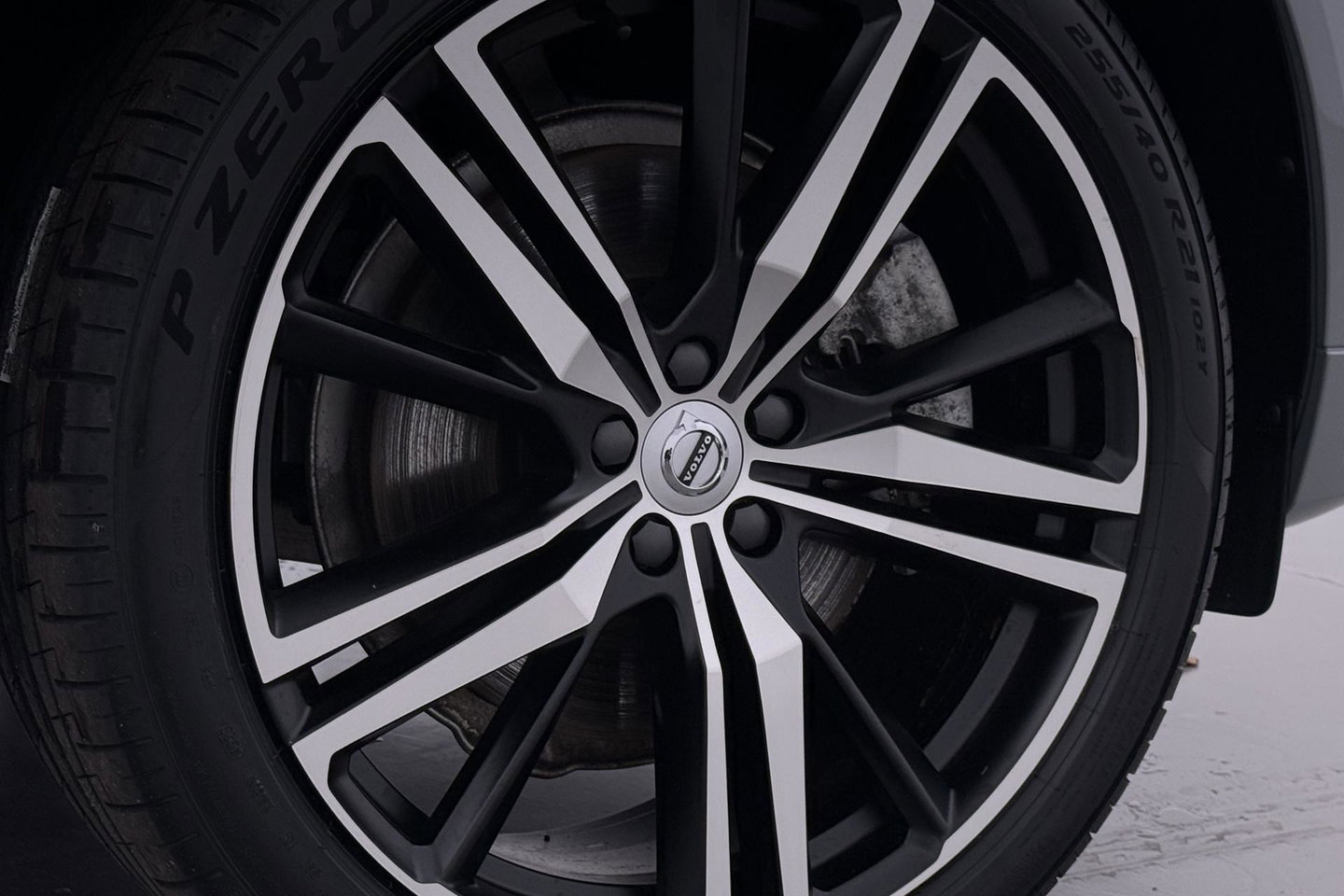 Volvo XC60 T8 Plus Dark | 19 Inch | Harman/Kardon | Memory | 360° Camera | BLIS | Stoel+Stuurverwarming | ACC