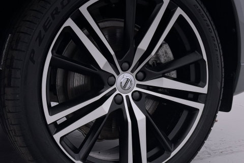 Volvo XC60 T8 Plus Dark | 19 Inch | Harman/Kardon | Memory | 360° Camera | BLIS | Stoel+Stuurverwarming | ACC