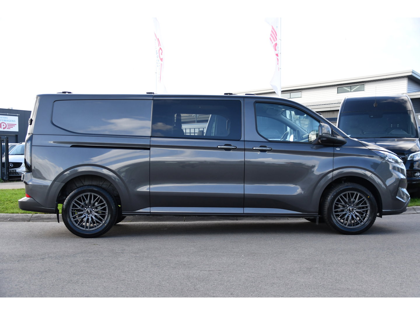 Ford Transit Custom 320 2.0 TDCI L2H1 Limited DC Adaptieve Cruise, 360 Camera, Carplay, Automaat, LED, 2 x Schuifdeur, Stoelverwarming, Virtual, 170pk, Sensoren, Uniek!